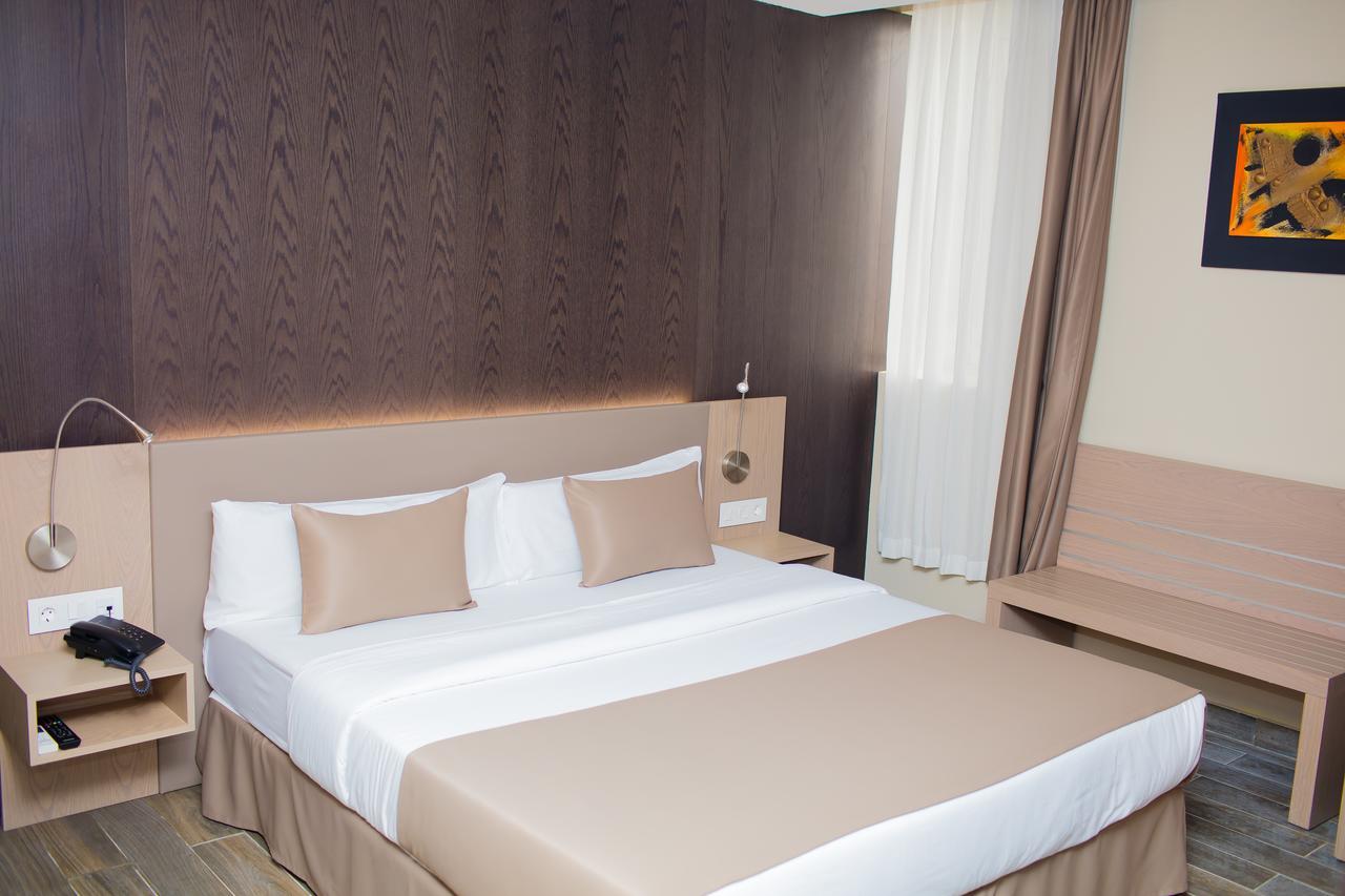 Fly Hotel 리브르빌 외부 사진