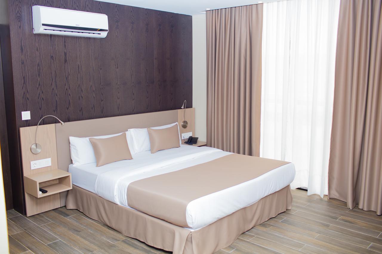Fly Hotel 리브르빌 외부 사진